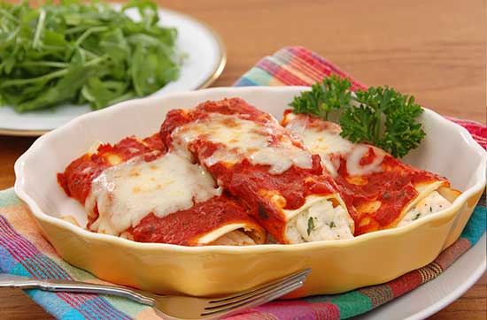 manicotti-filled-with-with-cheese